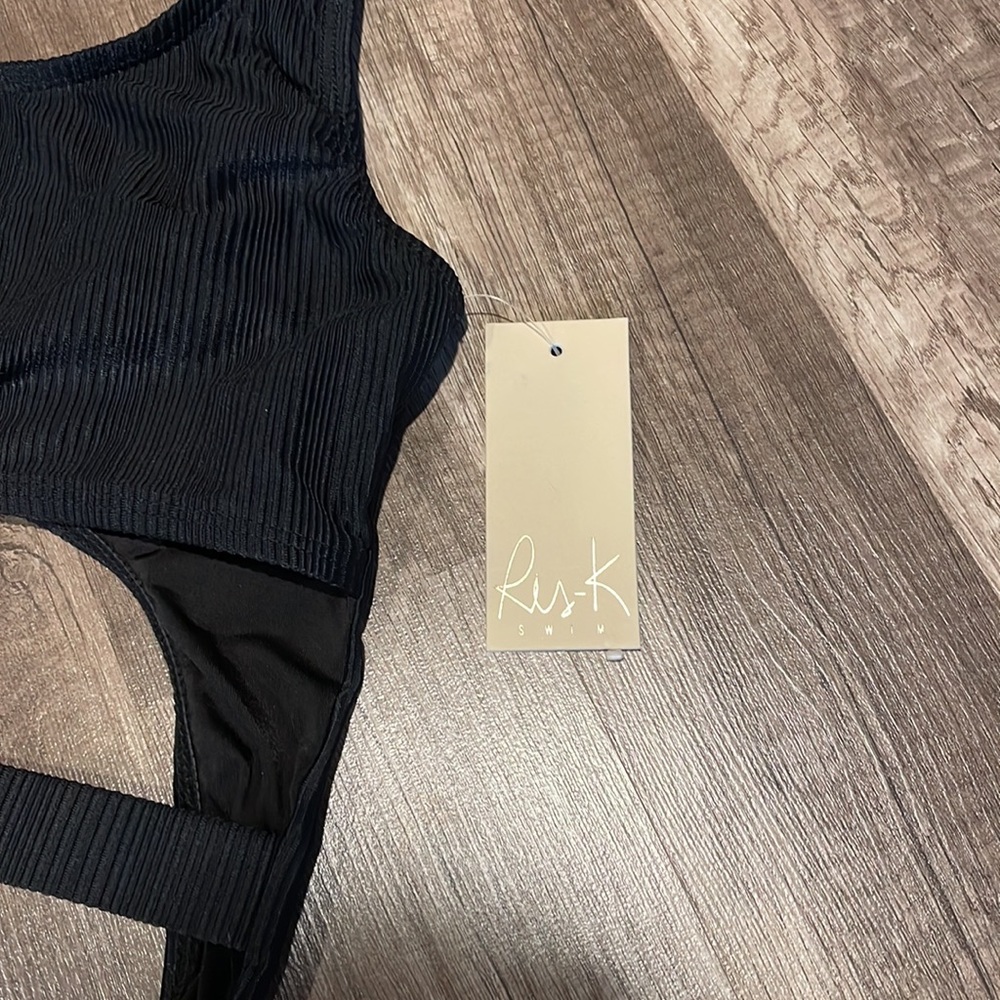 NWT - Ris-k Adventure One Piece. Size small - Picture 7 of 8